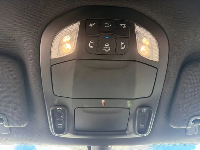 Chrysler Pacifica photo 60