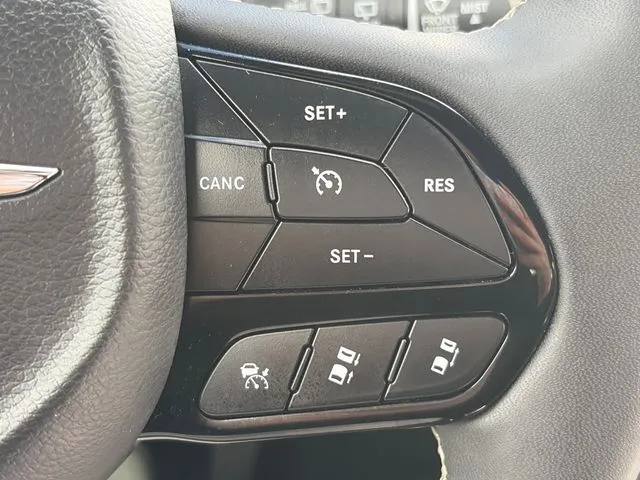Chrysler Pacifica photo 48
