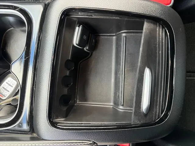 Chrysler Pacifica photo 35