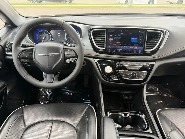 Chrysler Pacifica photo 33