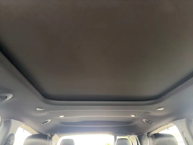 Chrysler Pacifica photo 38