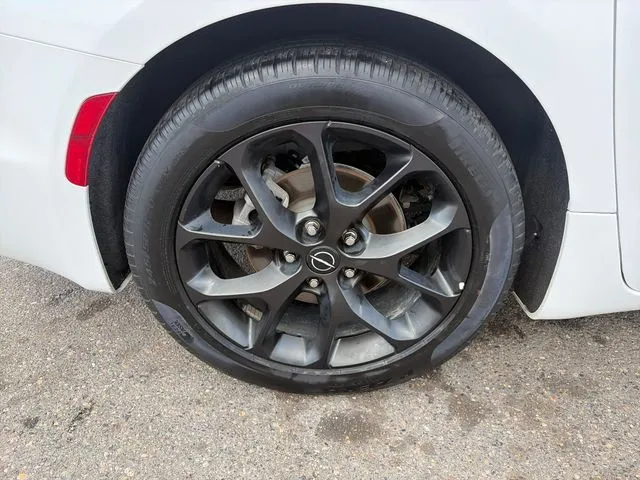 Chrysler Pacifica photo 17