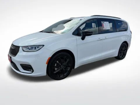 White 2025 Chrysler Pacifica Limited for sale in Perham, MN