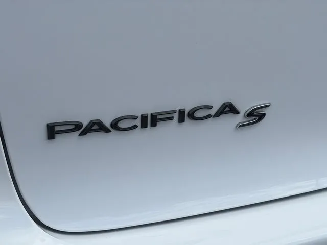 Chrysler Pacifica photo 22