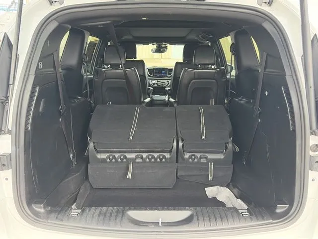 Chrysler Pacifica photo 45