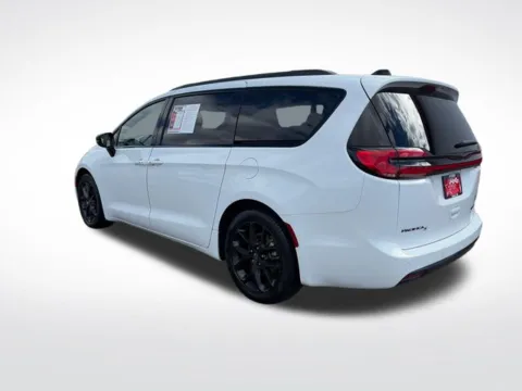 More photos of 2025 Chrysler Pacifica Limited at Nyhus Family Sales, MN