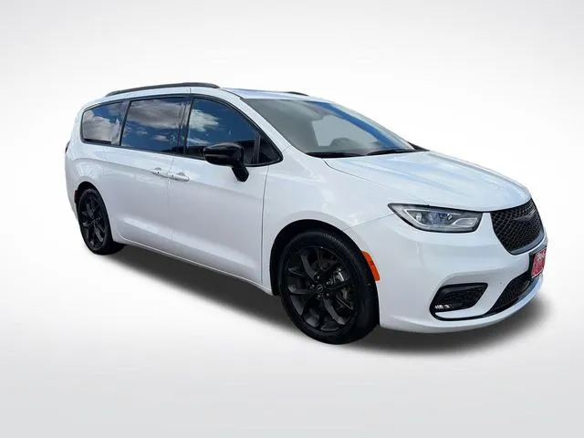 Chrysler Pacifica photo 11