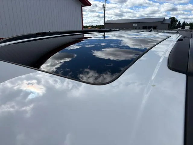 Chrysler Pacifica photo 12