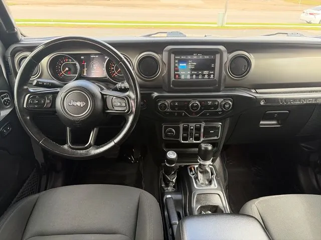 Jeep Wrangler photo 32