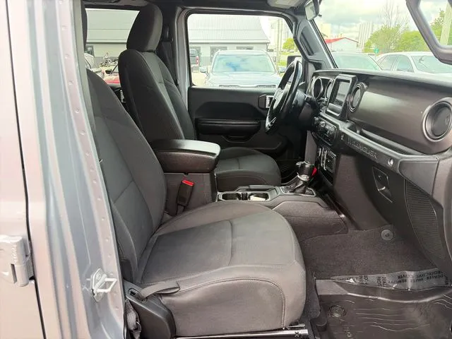 Jeep Wrangler photo 23