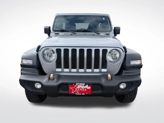 Jeep Wrangler photo 2