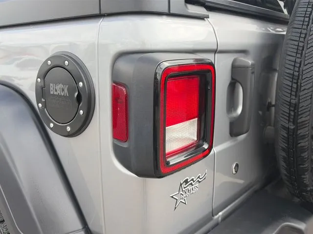 Jeep Wrangler photo 20