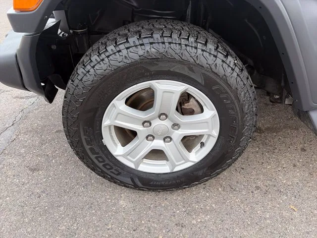 Jeep Wrangler photo 12