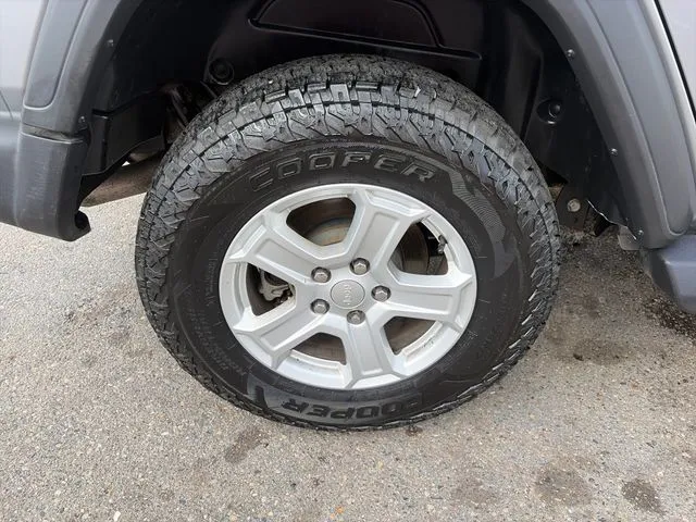Jeep Wrangler photo 16