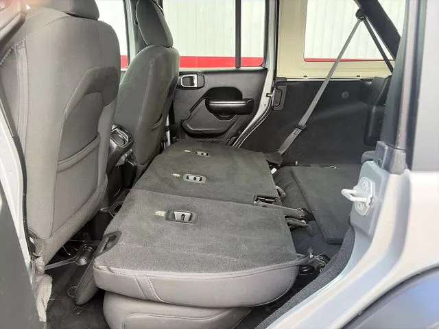 Jeep Wrangler photo 40
