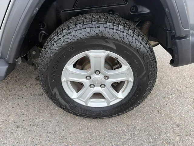 Jeep Wrangler photo 15