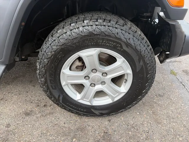 Jeep Wrangler photo 14