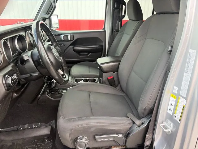 Jeep Wrangler photo 38