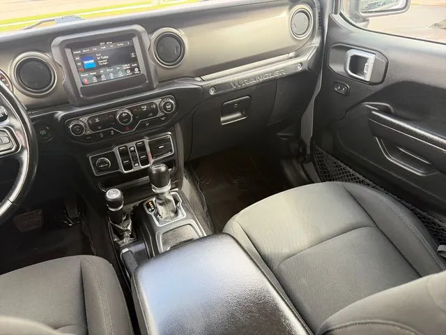 Jeep Wrangler photo 33