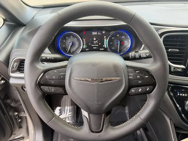 Chrysler Pacifica photo 29