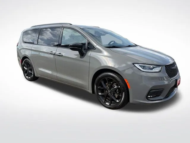 Chrysler Pacifica photo 11