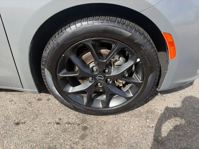 Chrysler Pacifica photo 15