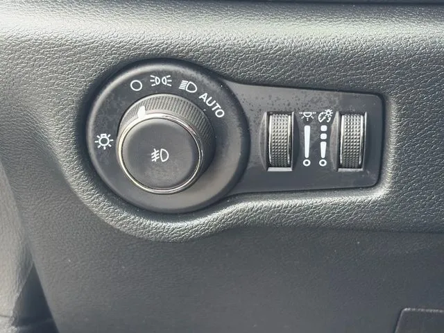 Chrysler Pacifica photo 63