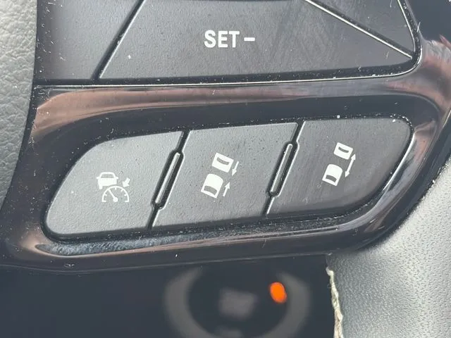 Chrysler Pacifica photo 49