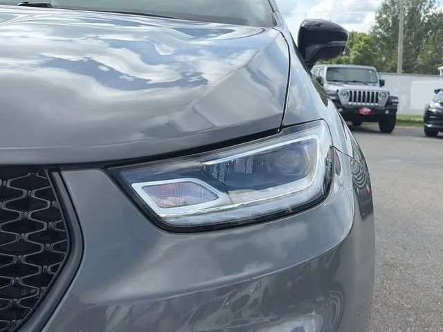 Chrysler Pacifica photo 19