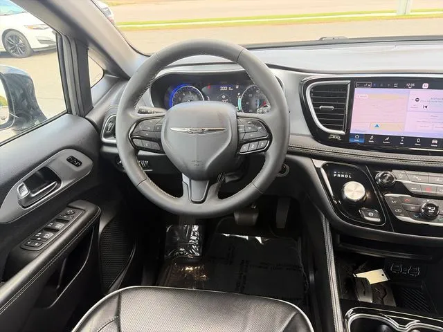 Chrysler Pacifica photo 31