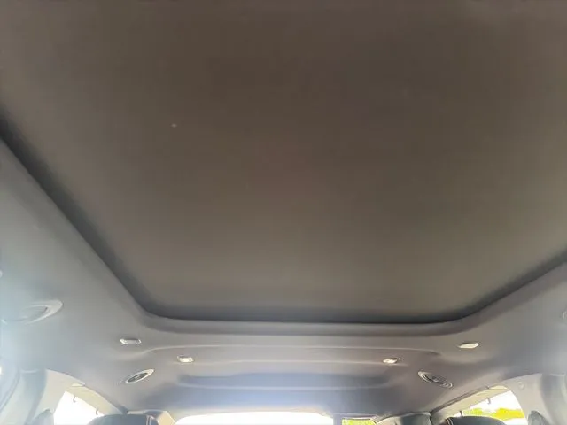 Chrysler Pacifica photo 38