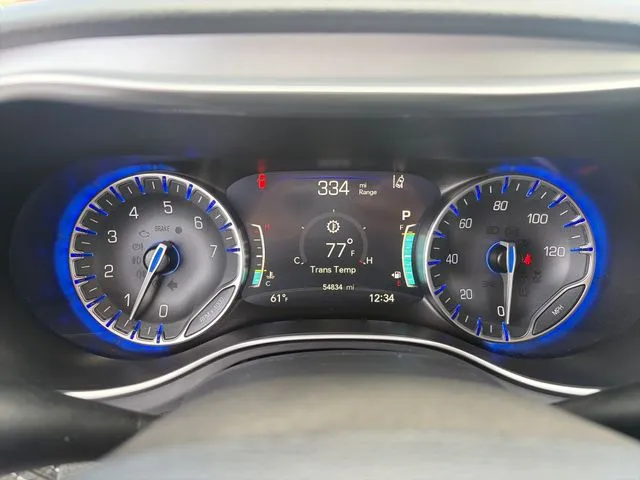 Chrysler Pacifica photo 30