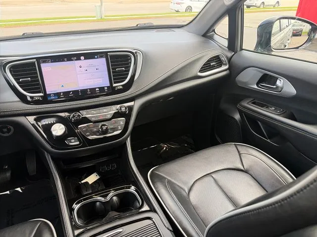 Chrysler Pacifica photo 34
