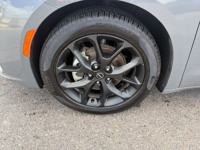 Chrysler Pacifica photo 13