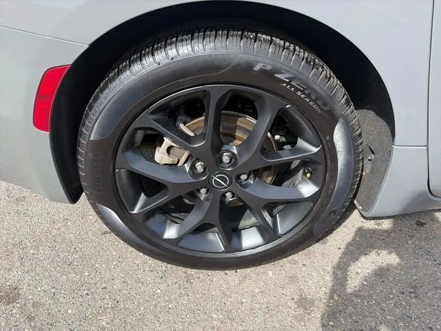Chrysler Pacifica photo 17