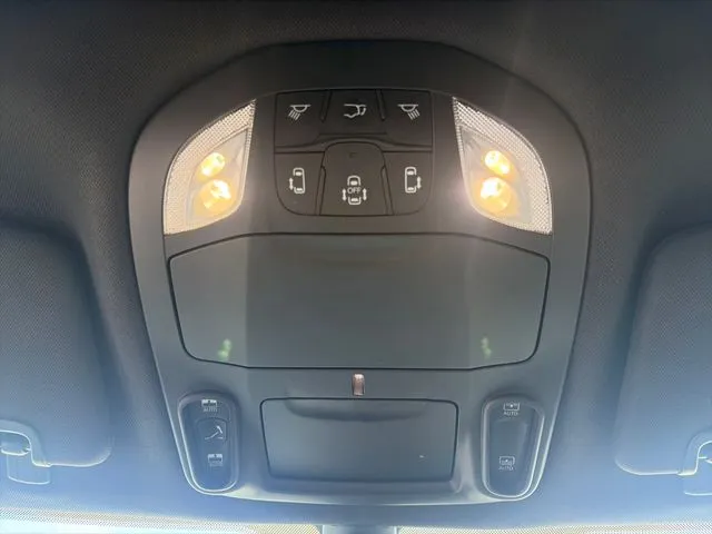 Chrysler Pacifica photo 61