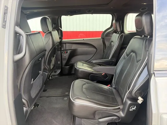 Chrysler Pacifica photo 41