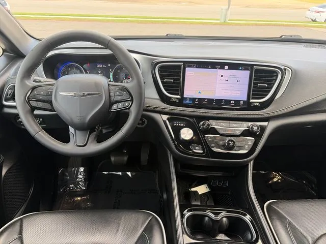 Chrysler Pacifica photo 33
