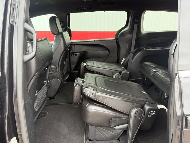 Chrysler Pacifica photo 41