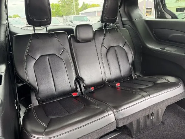 Chrysler Pacifica photo 40