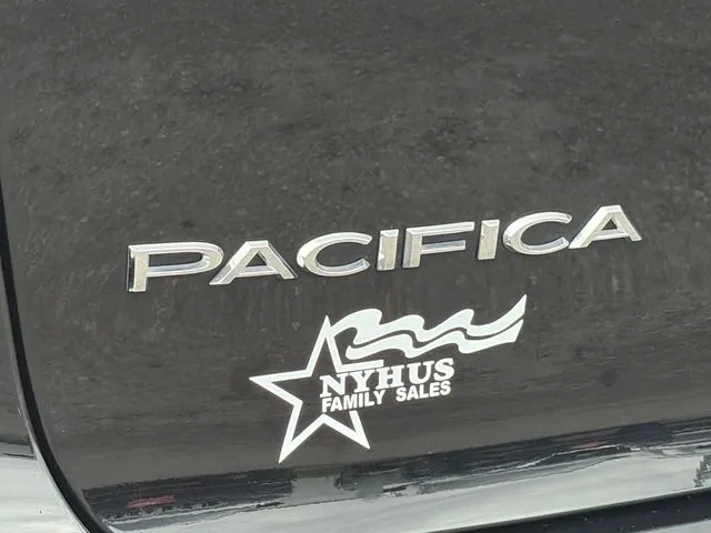 Chrysler Pacifica photo 21