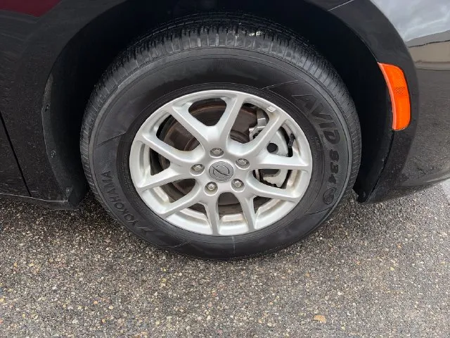 Chrysler Pacifica photo 14