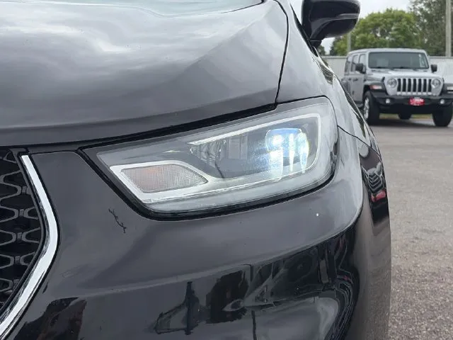 Chrysler Pacifica photo 18