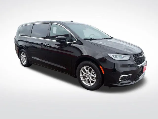 Chrysler Pacifica photo 10