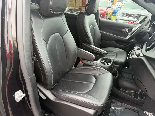 Chrysler Pacifica photo 37