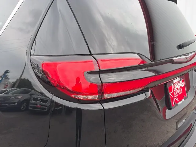 Chrysler Pacifica photo 20