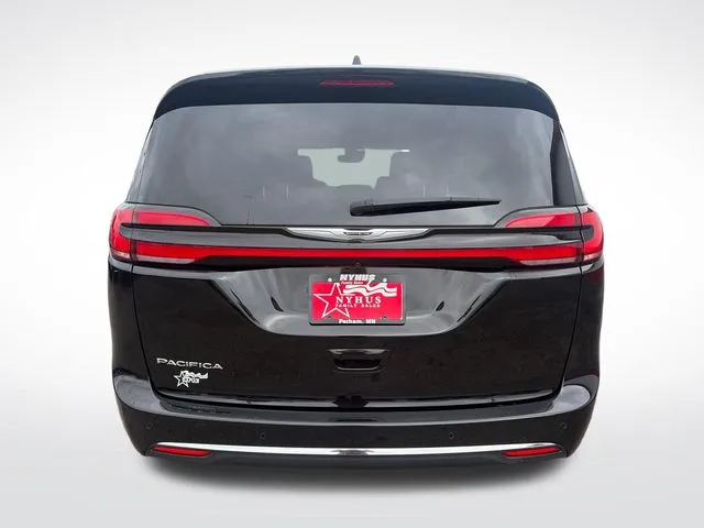 Chrysler Pacifica photo 5