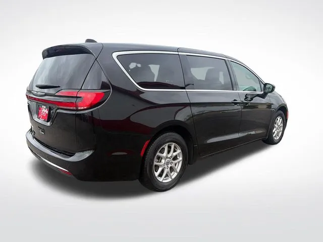 Chrysler Pacifica photo 8
