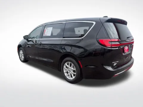 More photos of 2025 Chrysler Pacifica Select at Nyhus Family Sales, MN