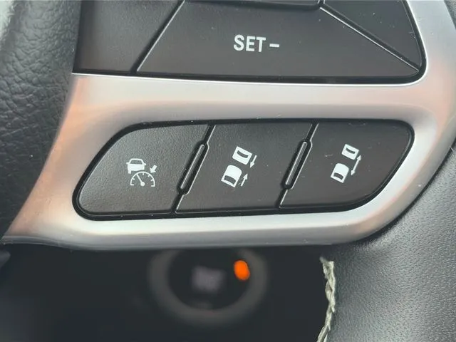 Chrysler Pacifica photo 47